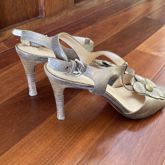 Coach Poppy 3.5 inch heels Sandal Gold - Picture 3 of 12